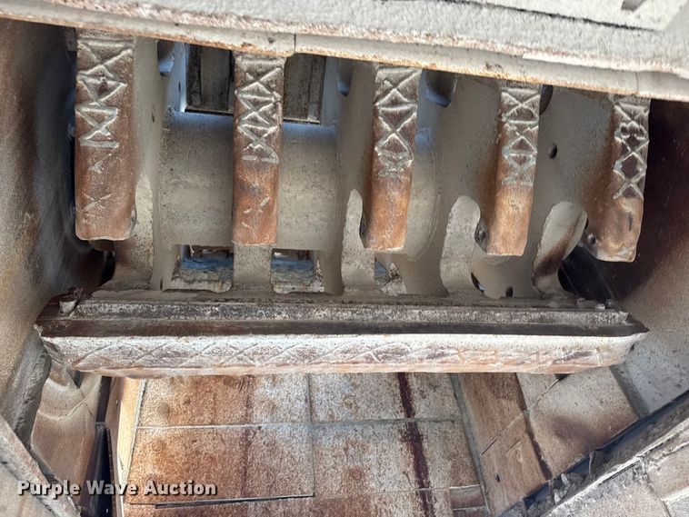 image for item EM8300 Crushing plant