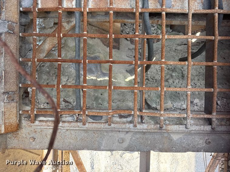 image for item EM8300 Crushing plant