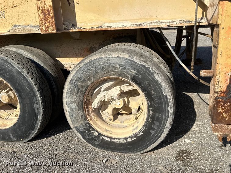 image for item EM8300 Crushing plant