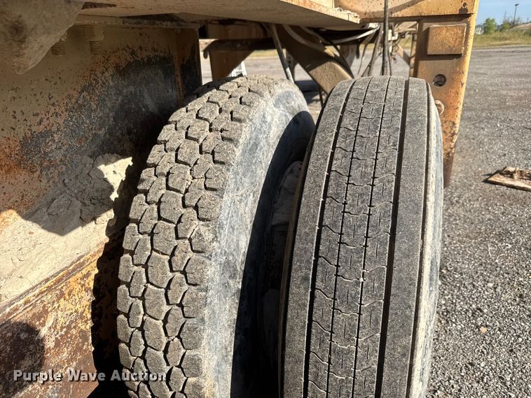 image for item EM8300 Crushing plant