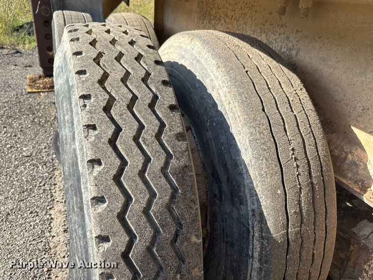 image for item EM8300 Crushing plant