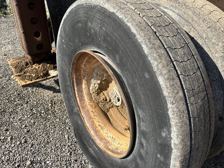 image for item EM8300 Crushing plant