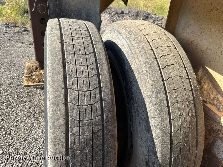 image for item EM8300 Crushing plant