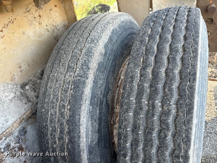 image for item EM8300 Crushing plant