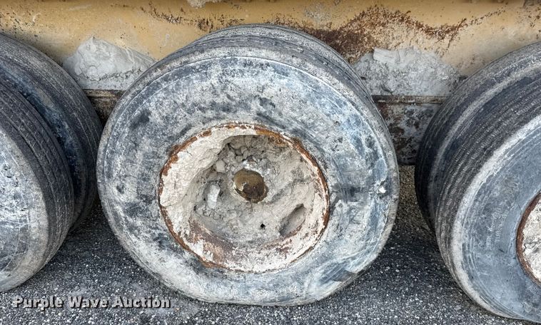 image for item EM8300 Crushing plant