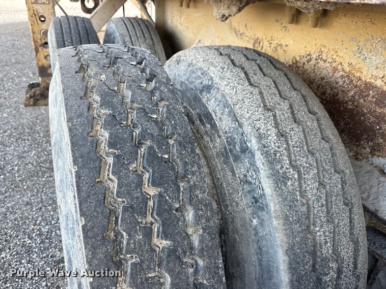 image for item EM8300 Crushing plant