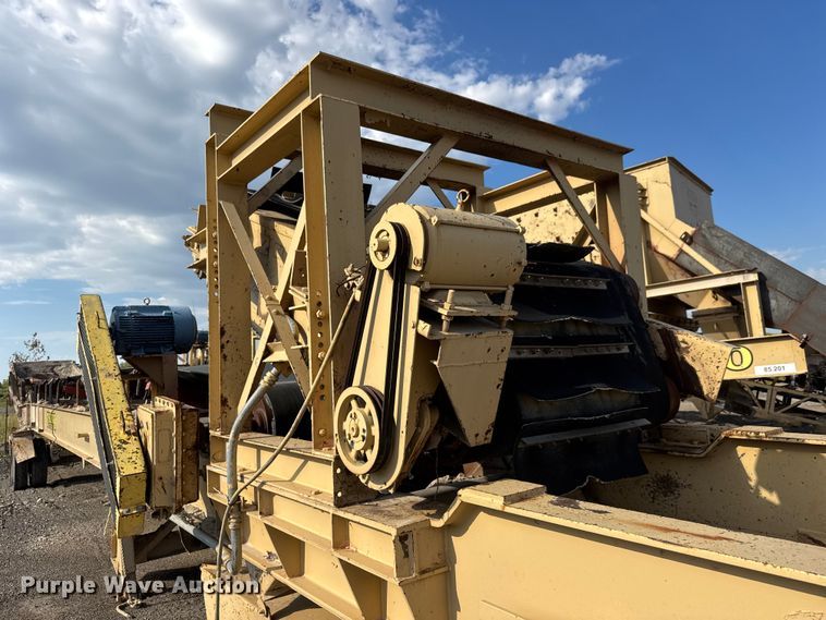 image for item EM8300 Crushing plant