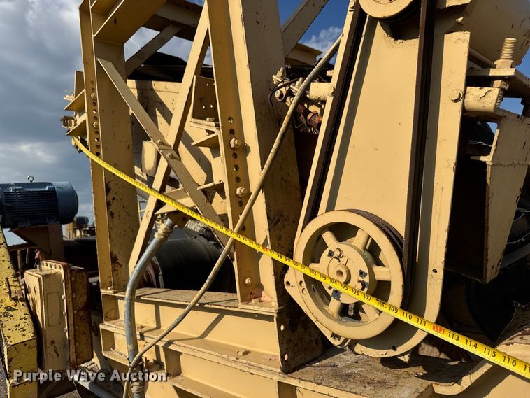 image for item EM8300 Crushing plant