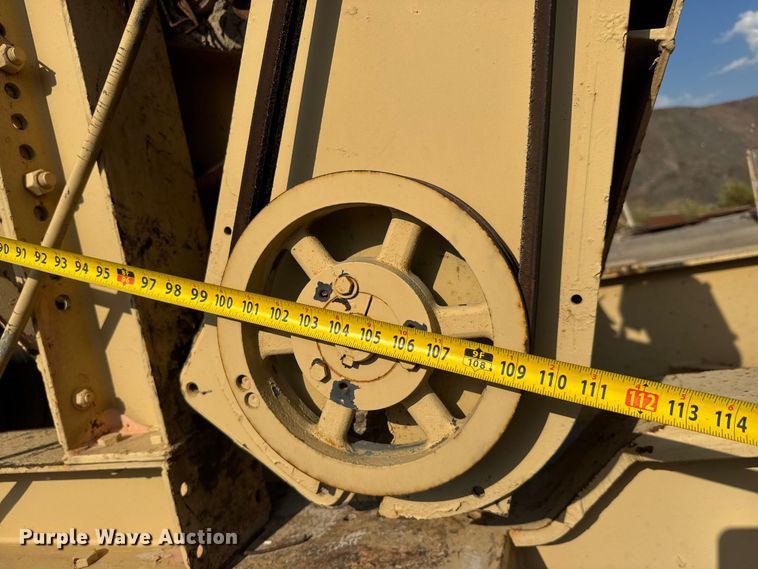 image for item EM8300 Crushing plant