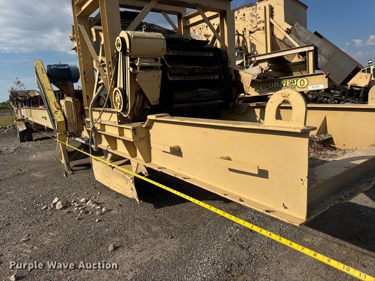 image for item EM8300 Crushing plant