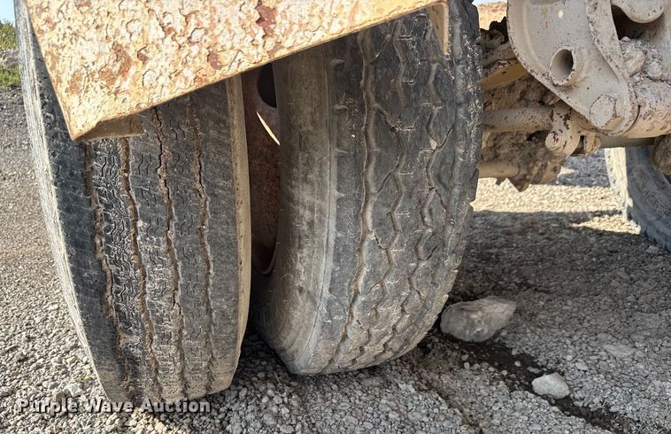 image for item EM8300 Crushing plant