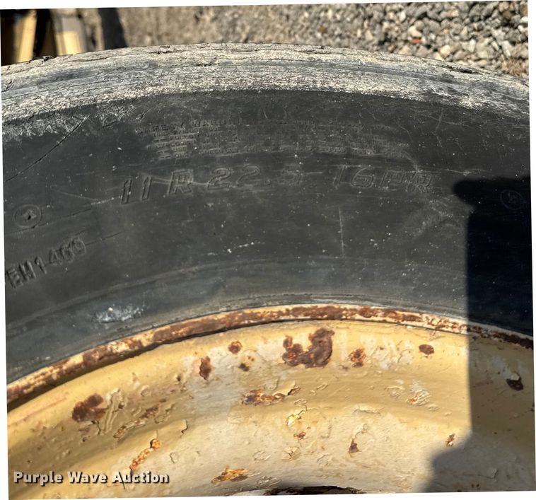 image for item EM8300 Crushing plant