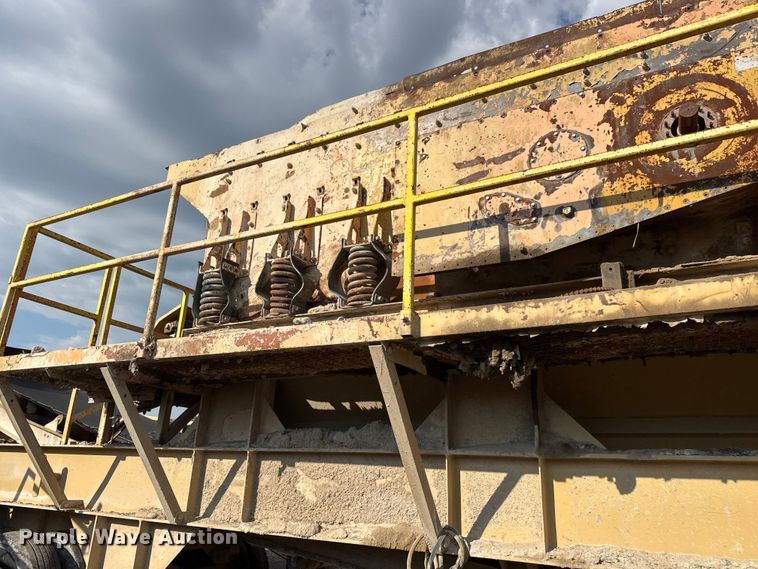 image for item EM8300 Crushing plant