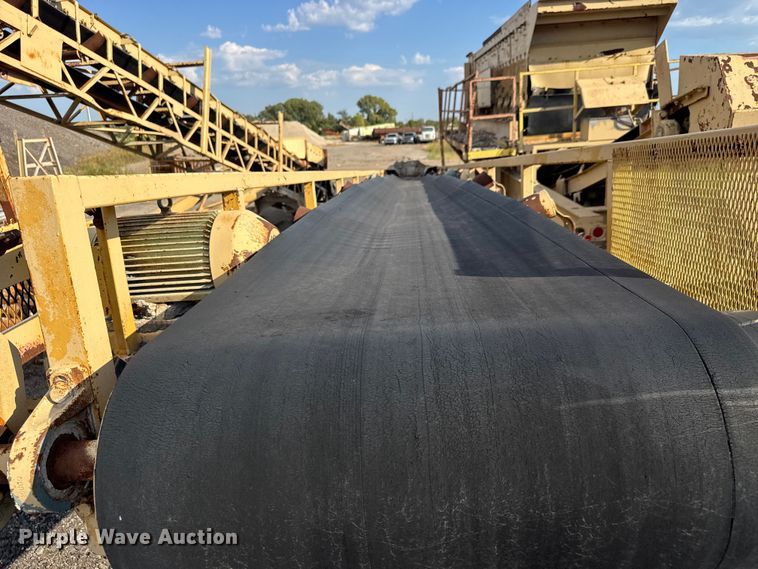 image for item EM8300 Crushing plant