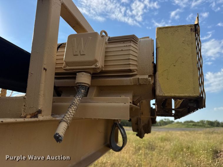 image for item EM8300 Crushing plant