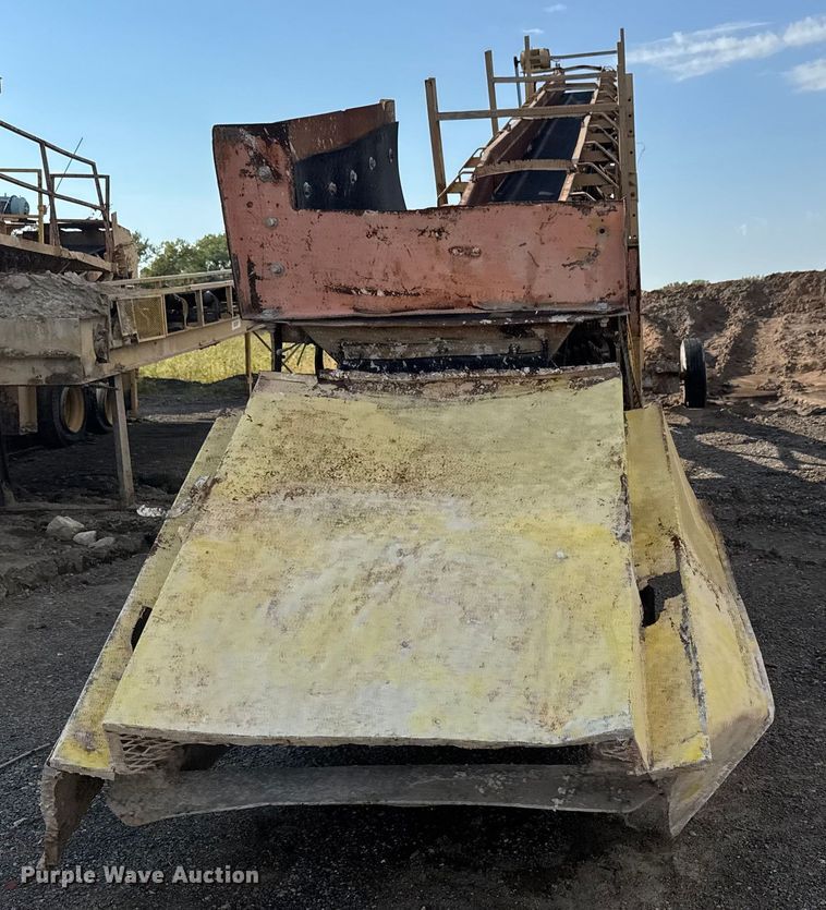 image for item EM8300 Crushing plant