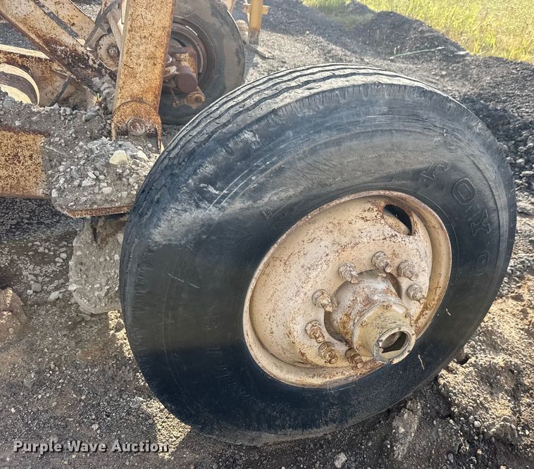 image for item EM8300 Crushing plant