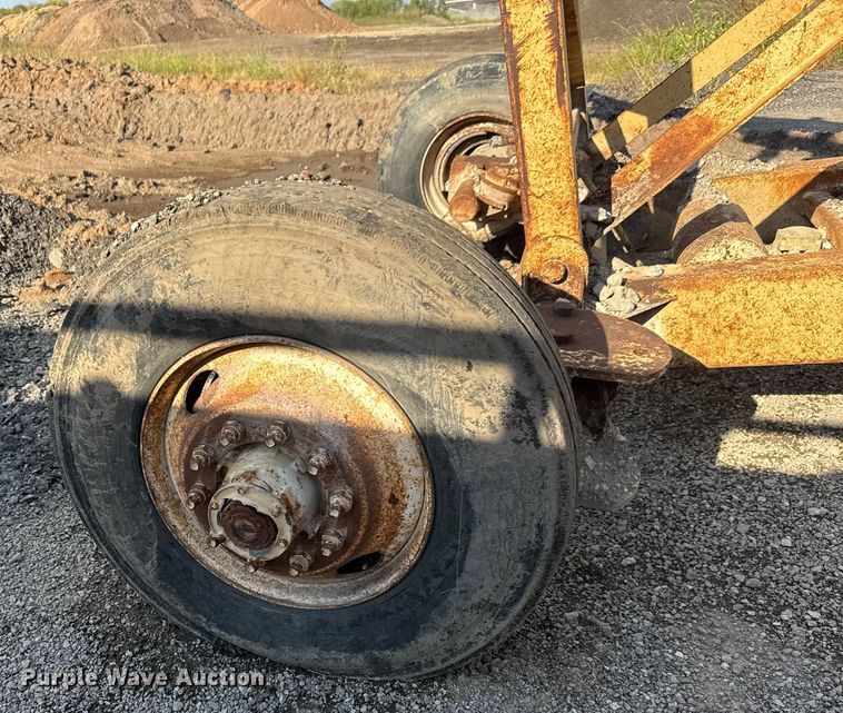 image for item EM8300 Crushing plant