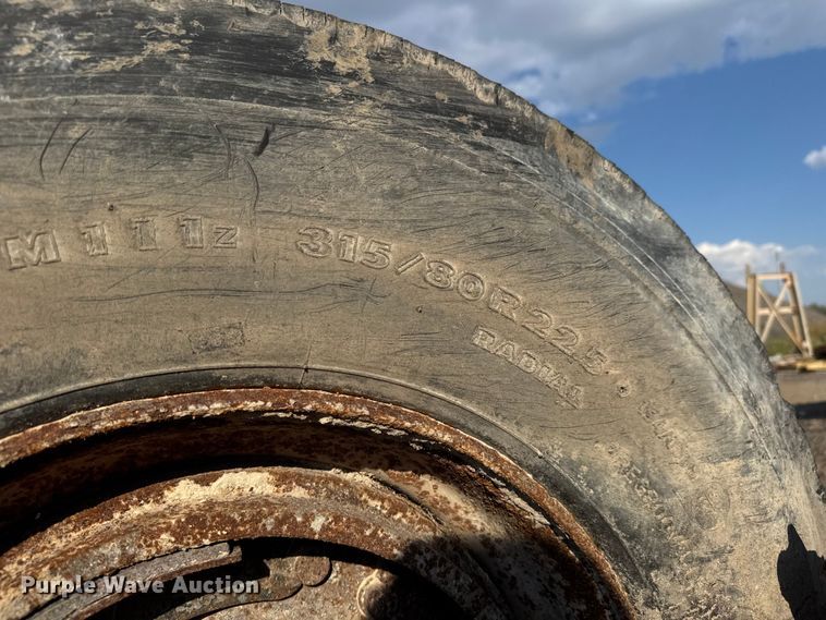 image for item EM8300 Crushing plant