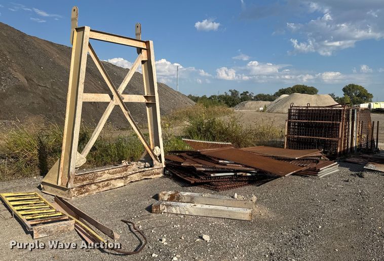 image for item EM8300 Crushing plant