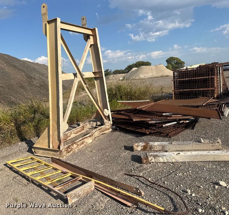 image for item EM8300 Crushing plant