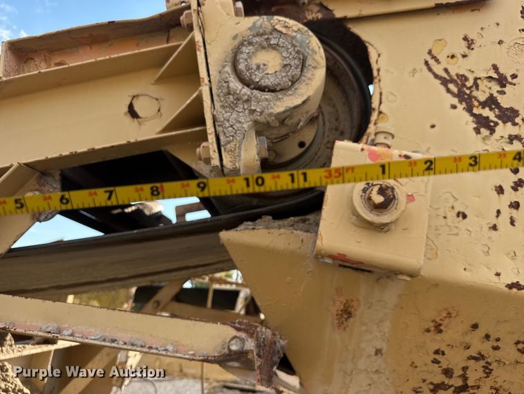 image for item EM8300 Crushing plant