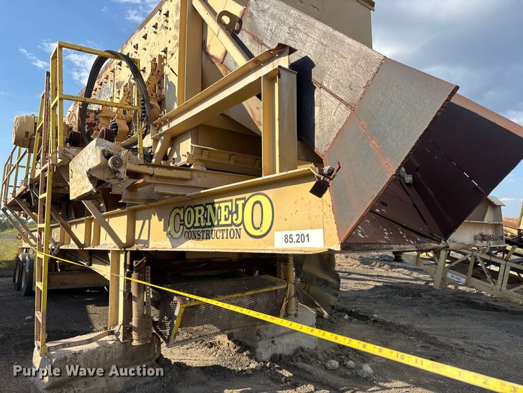 image for item EM8300 Crushing plant