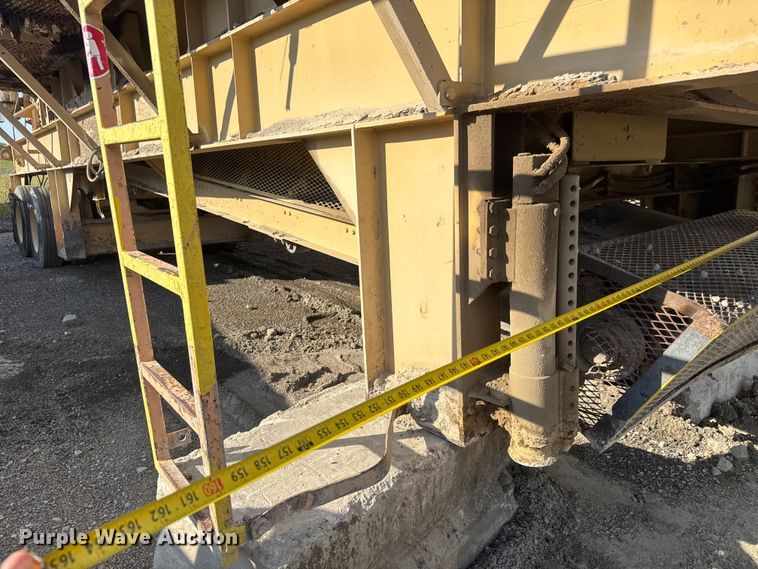 image for item EM8300 Crushing plant