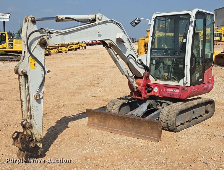 EXCAVADORA 2015 TAKEUCHI TB240