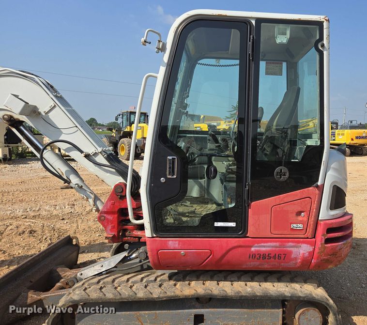 image for item EN3753 2015 Takeuchi TB240 mini excavator