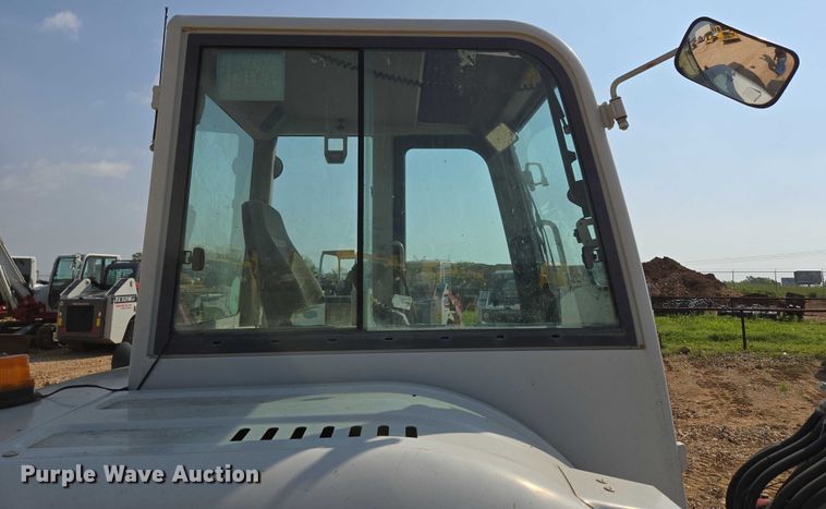 image for item EN3753 2015 Takeuchi TB240 mini excavator