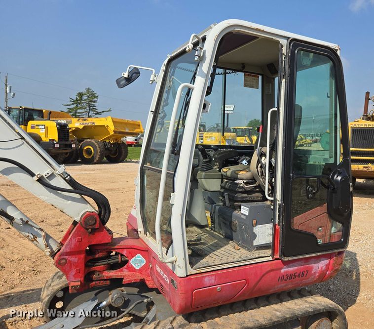 image for item EN3753 2015 Takeuchi TB240 mini excavator