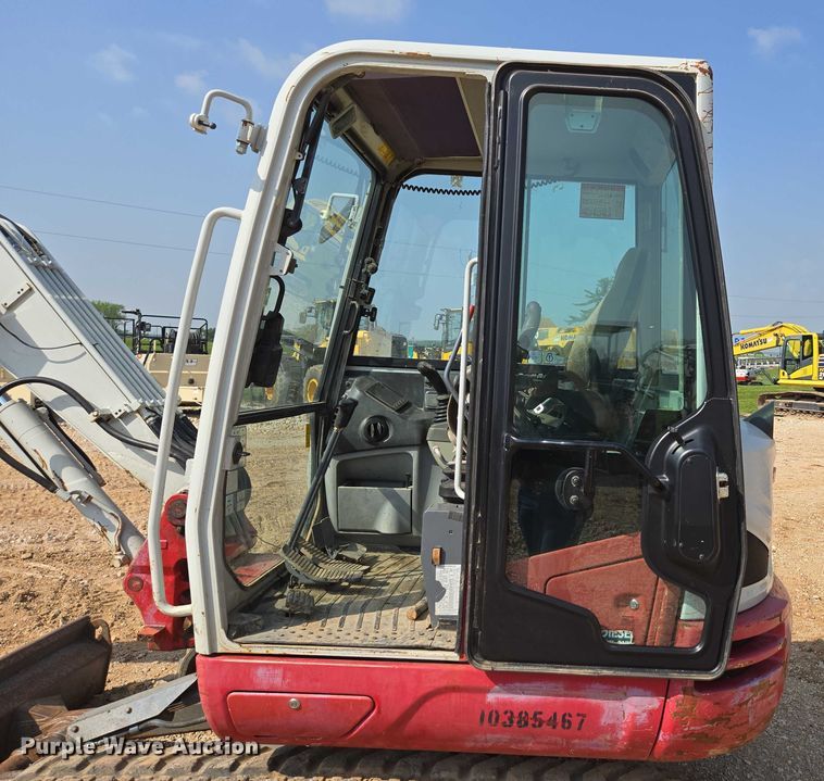 image for item EN3753 2015 Takeuchi TB240 mini excavator
