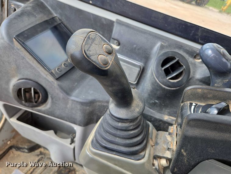 image for item EN3753 2015 Takeuchi TB240 mini excavator