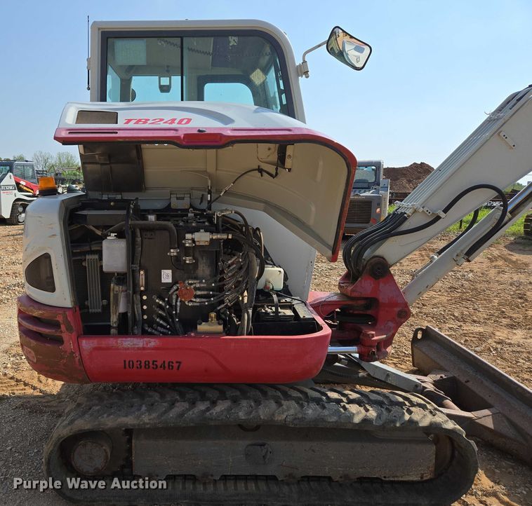 image for item EN3753 2015 Takeuchi TB240 mini excavator