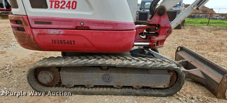 image for item EN3753 2015 Takeuchi TB240 mini excavator