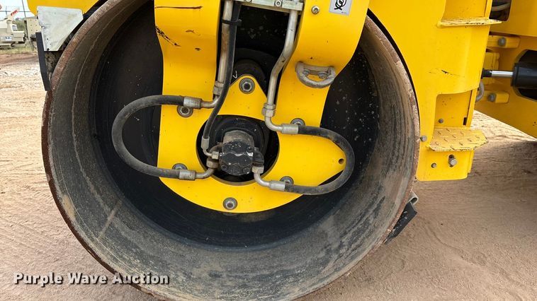 image for item EN5612 2018 Bomag BW138AD-5 double drum vibratory roller