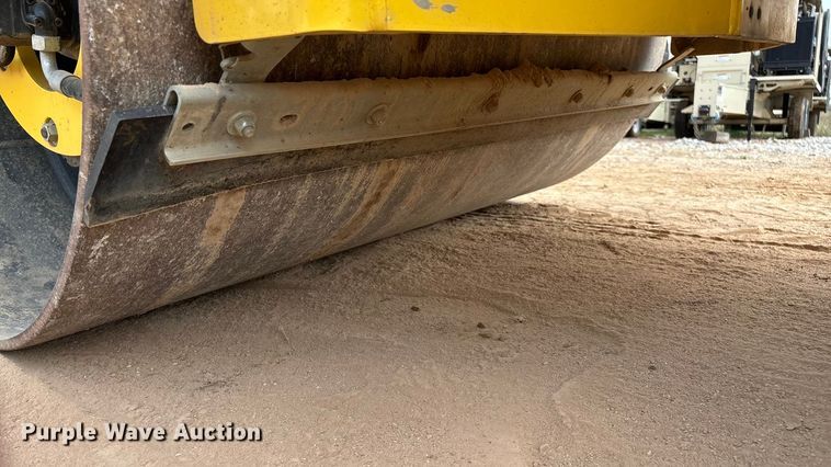 image for item EN5612 2018 Bomag BW138AD-5 double drum vibratory roller