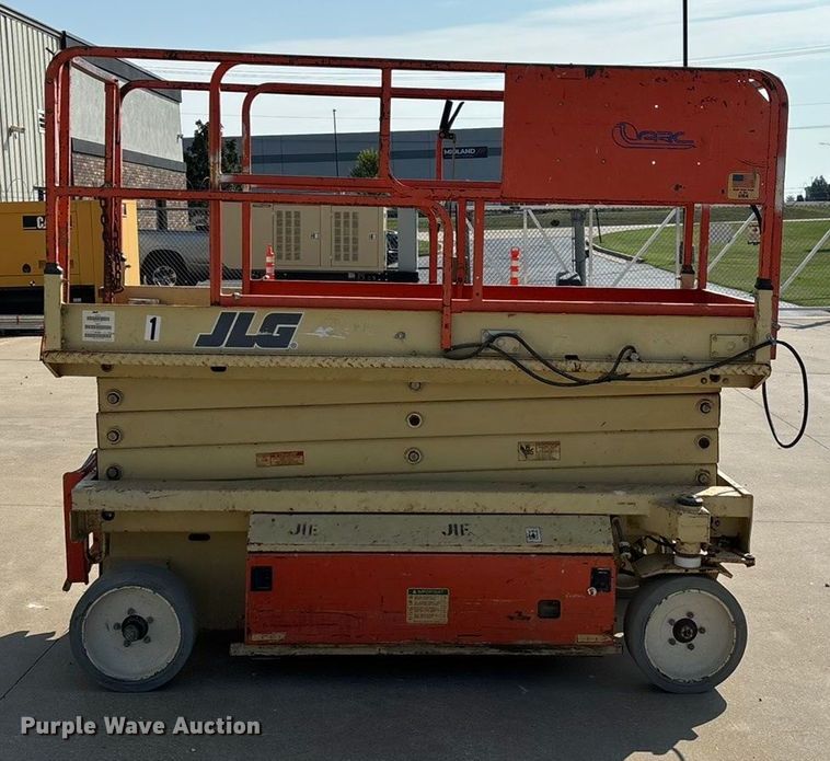 image for item EN5614 1997 JLG 2646E scissor lift