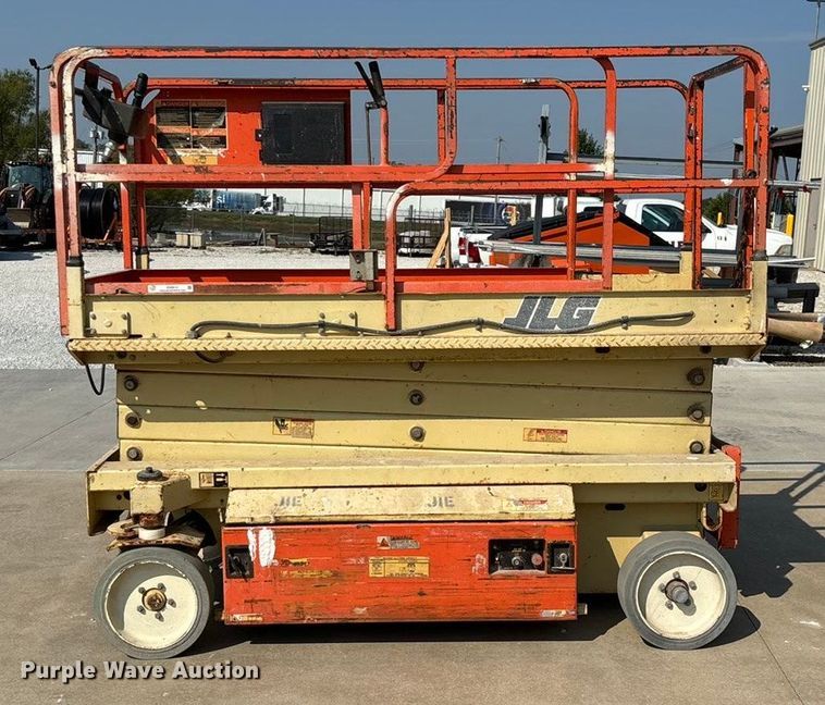 image for item EN5614 1997 JLG 2646E scissor lift