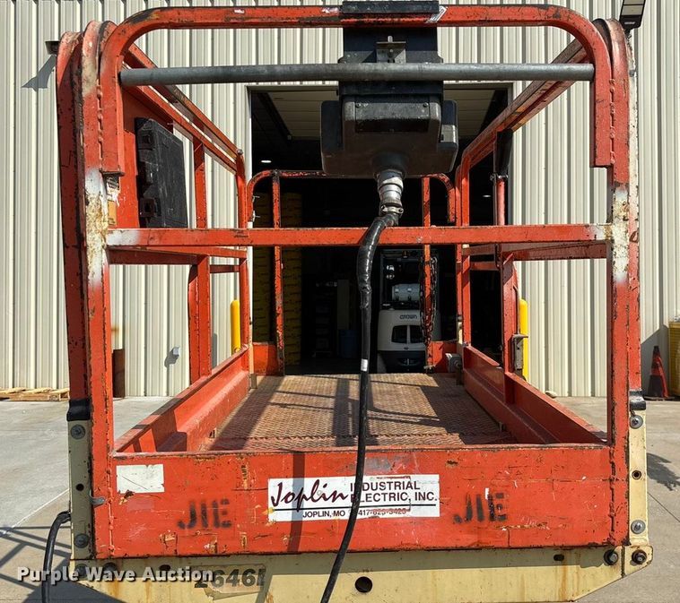 image for item EN5614 1997 JLG 2646E scissor lift