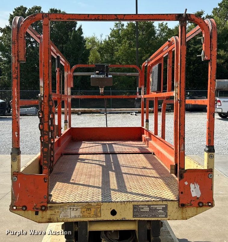 image for item EN5614 1997 JLG 2646E scissor lift
