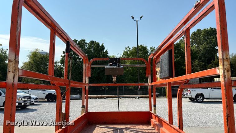 image for item EN5614 1997 JLG 2646E scissor lift