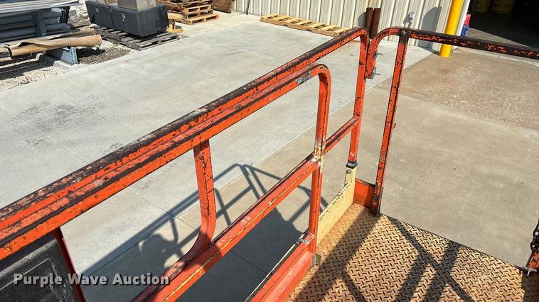 image for item EN5614 1997 JLG 2646E scissor lift