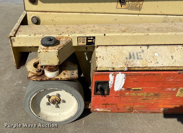 image for item EN5614 1997 JLG 2646E scissor lift