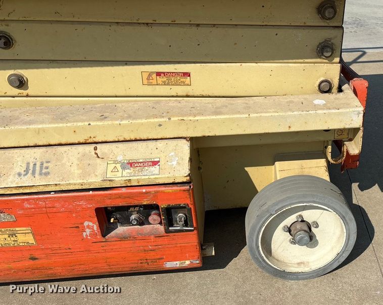 image for item EN5614 1997 JLG 2646E scissor lift