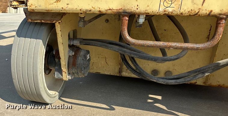 image for item EN5614 1997 JLG 2646E scissor lift