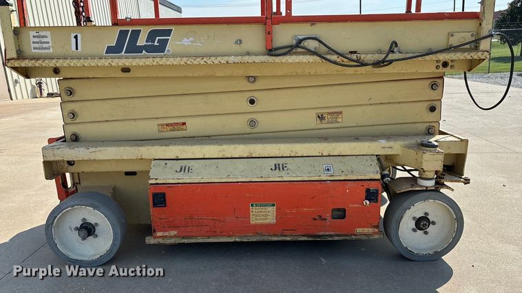 image for item EN5614 1997 JLG 2646E scissor lift