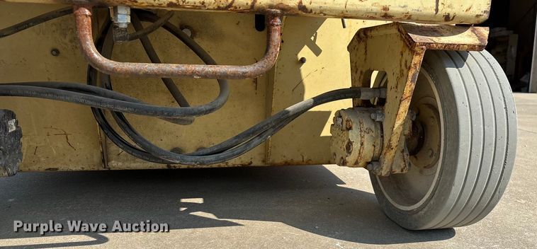 image for item EN5614 1997 JLG 2646E scissor lift