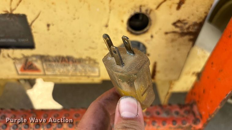 image for item EN5614 1997 JLG 2646E scissor lift